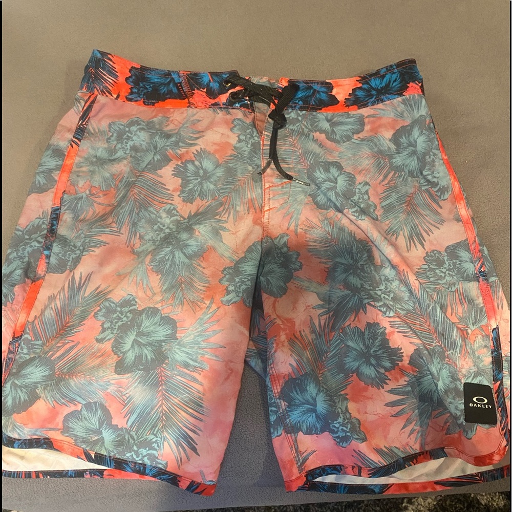 Oakley board shorts/bathing suit size 28
